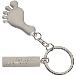 מחזיק מפתחות מתכת בצורת כף רגל -כל מסע מתחיל