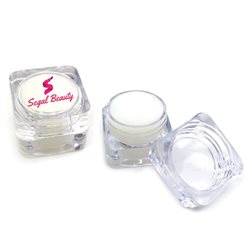 שפתון לחות למניעת יובש ממותג