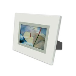 מסגרת לתמונה ממתכת וזכוכית. דגם דנבר