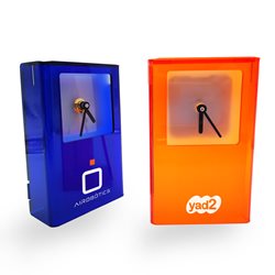 שעון שולחני תיקתק ממותג