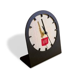 שעון שולחני עשוי עץ ממותג